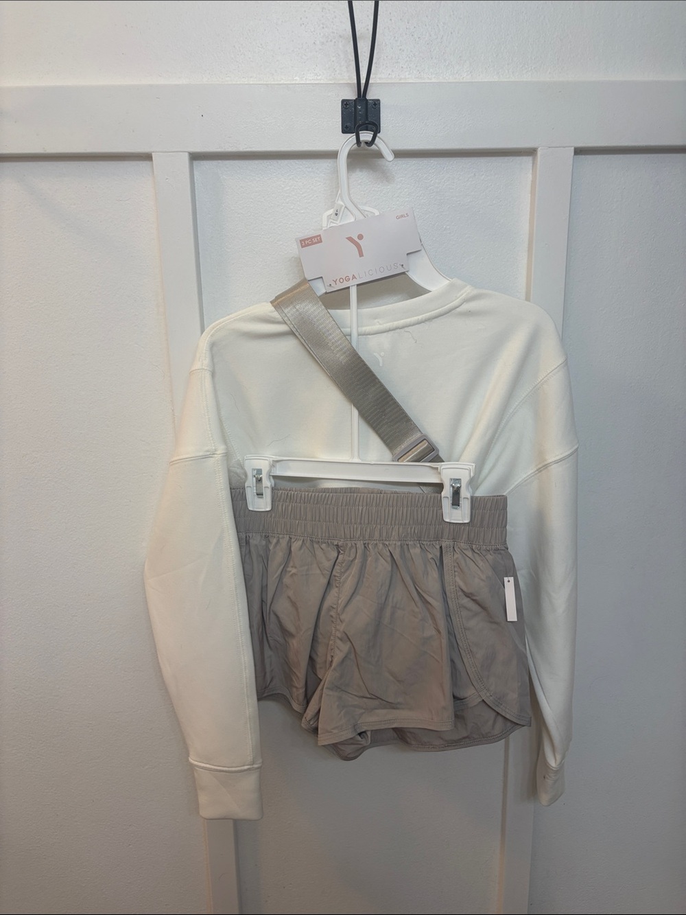 Yogalicious White Softlite Zuri Pullover - Picture 11 of 11